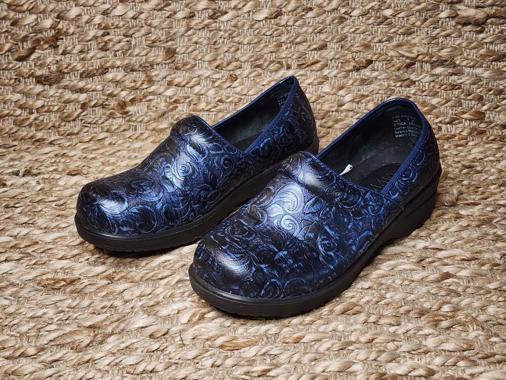 Savvy Nursing Shoes Brandy Blue Floral Geometric Design Slip Resistant Size 8.5